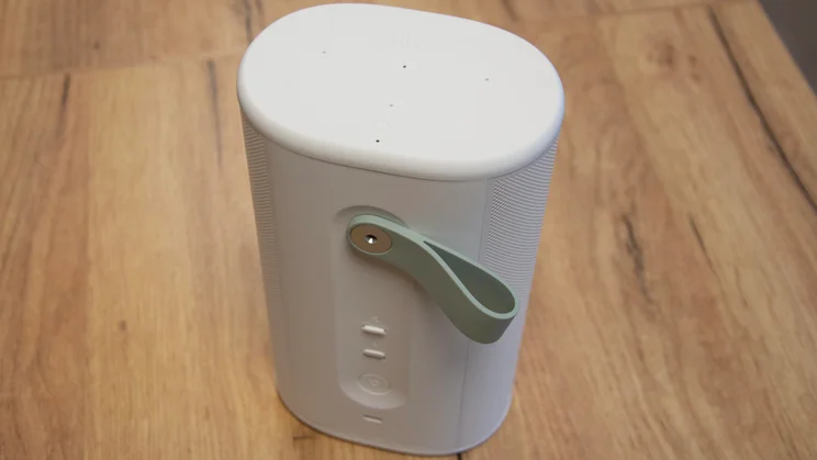 Rear view of the white Sonos Play speaker