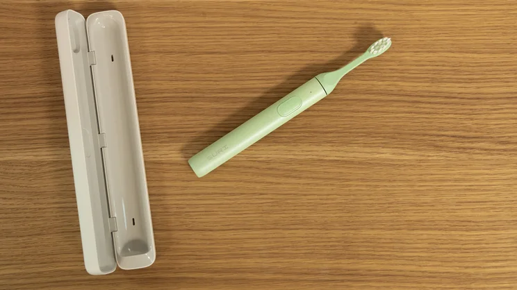 The Suri 2.0 electric toothbrush alongside its travel case