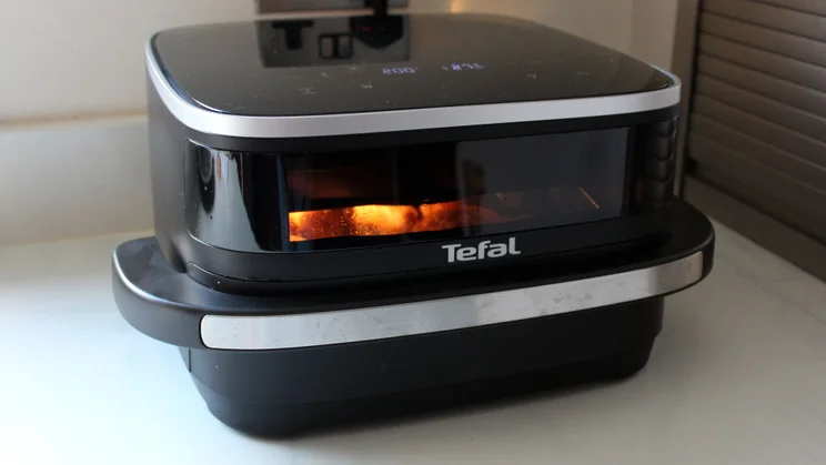 Tefal Easy Fry Pizza FW4018G0 air fryer review: chicken being cooked