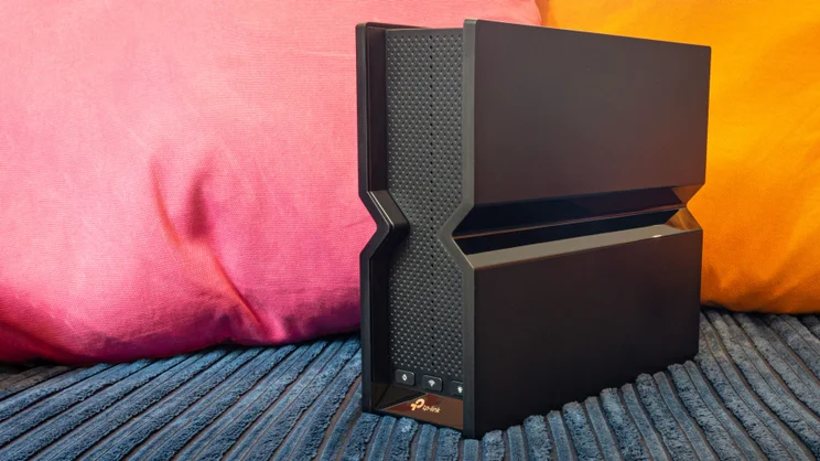 The TP-Link Archer BE550 pictured from the front against a colourful background