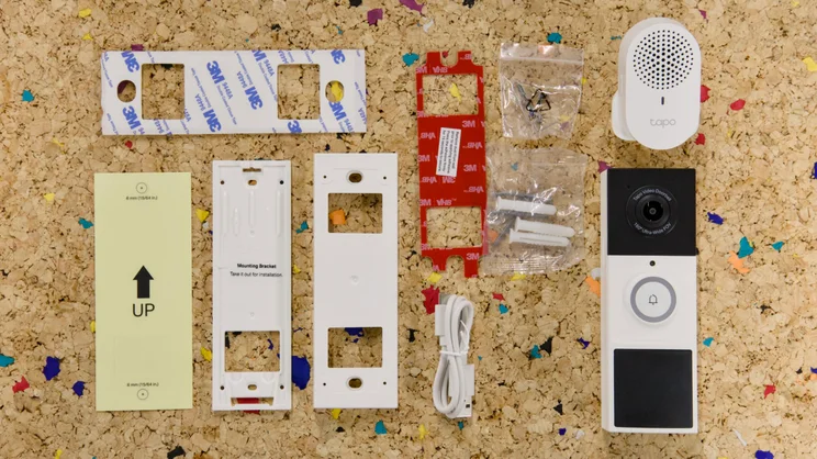 TP-Link Tapo D210 box contents