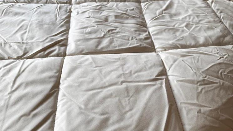 A closeup of the Woolroom Deluxe Washable 3-in-1 Wool duvet's surface