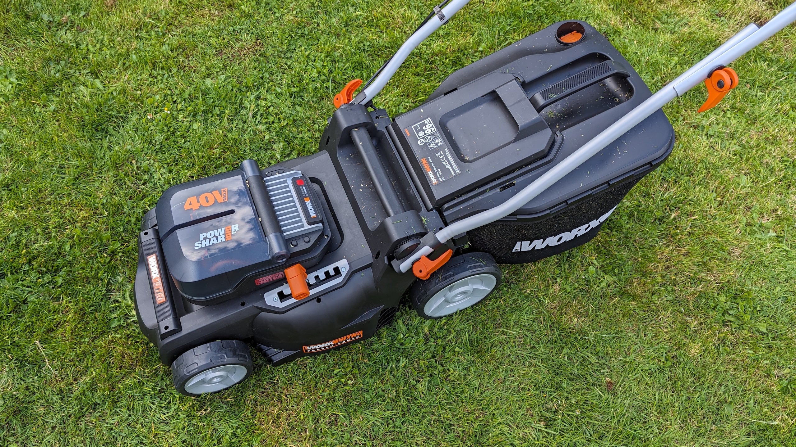 Worx Nitro WG737E from above in our reviewer's garden