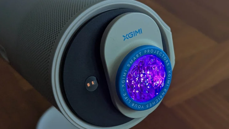 Close-up shot of one of the creative filters attached to the lens of the XGIMI MoGo 4 Laser projector