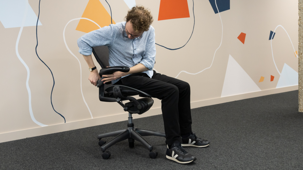 Best office chair - testing the Herman Miller Aeron in an office