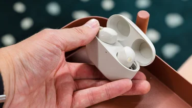 sony wf-1000xm5 in the hand of reviewer Andy White in the Expert Reviews office