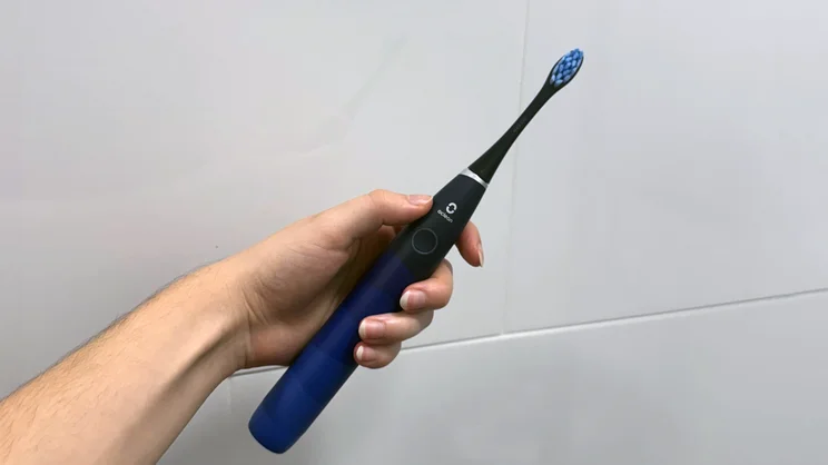 Oclean Flow review teaser blue toothbrush being held at an angle